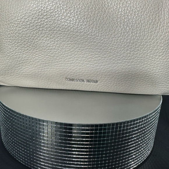 Michael Kors Gray Leather Tote Bag pre owned Exellent condition - Picture 4 of 11